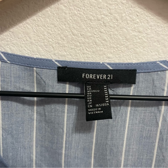 Forever 21 Cropped Blue Pinstripe Short-Sleeve Top - Picture 3 of 3